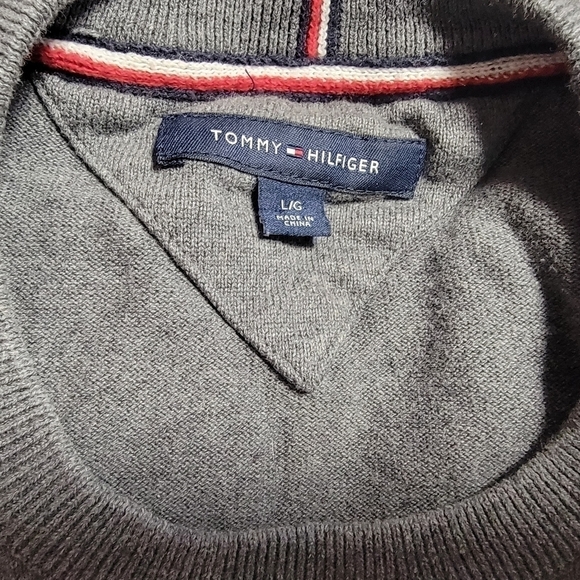 Womens Tommy Hilfiger sweater - Picture 2 of 4